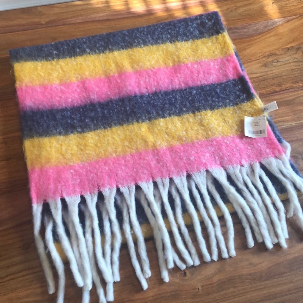 Aerie shawl/scarf NWT